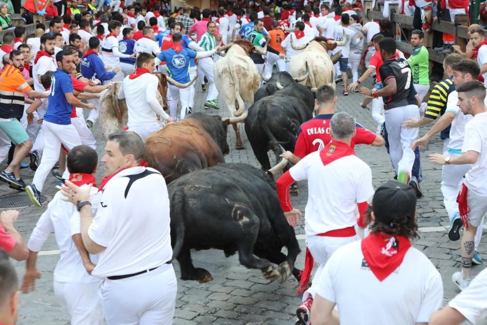 Cuarto encierro de Sanfermines veloz y limpio con los Fuente Ymbro