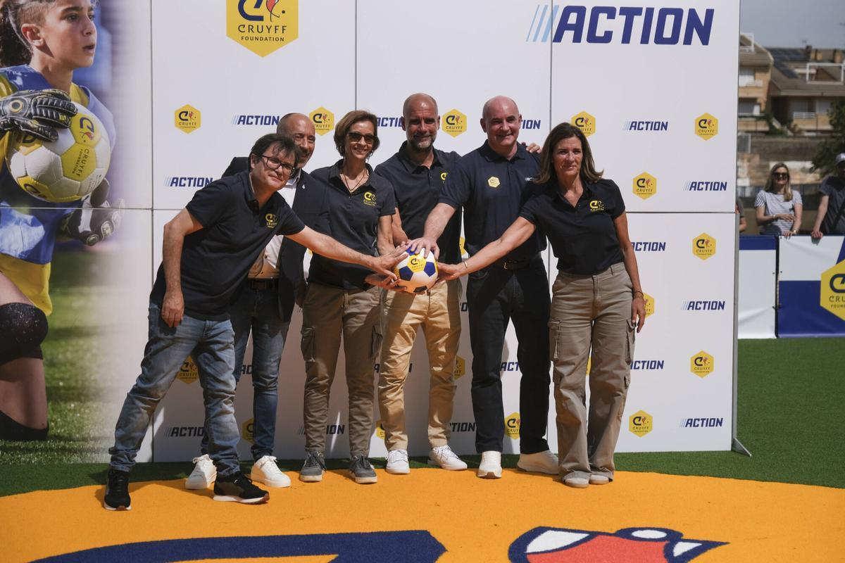 Imatges de la inauguració de la Cruyff Court de Pep Guardiola a La Salle de Manresa Imatges de la inauguració de la Cruyff Court de Pep Guardiola a La Salle de Manresa
