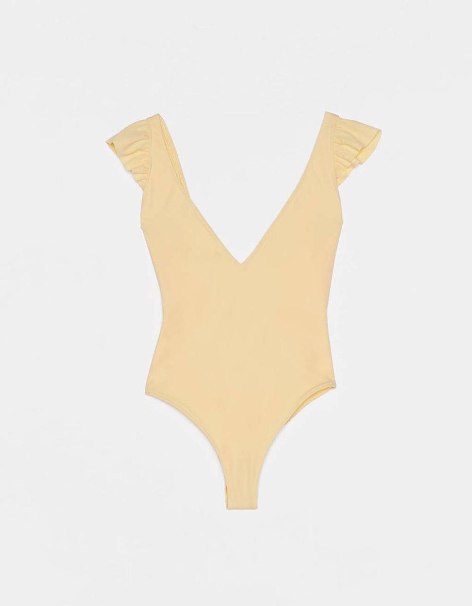 Bañador con volantes de Bershka (precio: 19,99 euros)