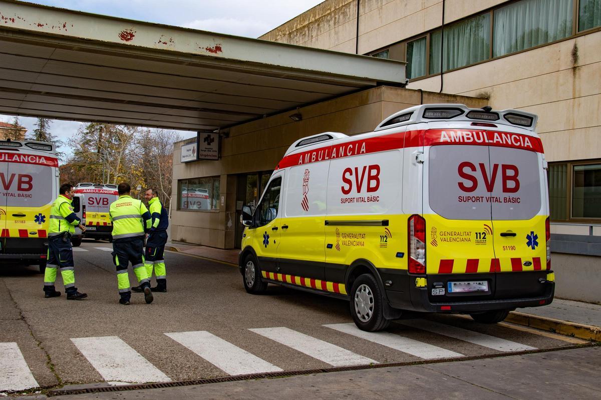 Ambulancias en Urgencias en el Hospital Virgen de los Lirios de Alcoy en una imagen de archivo.