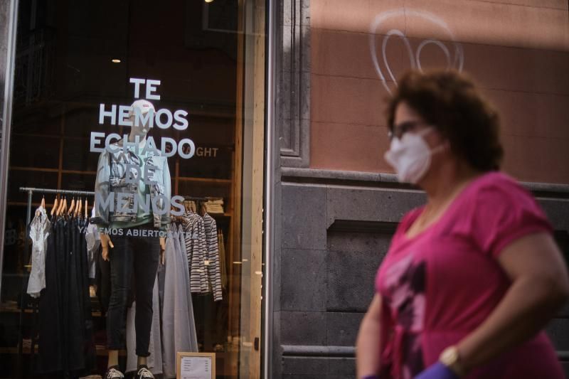 Mensajes escaparates para captar a los clientes - Santa Cruz  | 13/05/2020 | Fotógrafo: Andrés Gutiérrez Taberne
