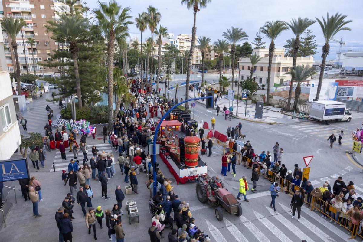 Las mejores imágenes de la Cabalgata de Reyes de Torrevieja 2026
