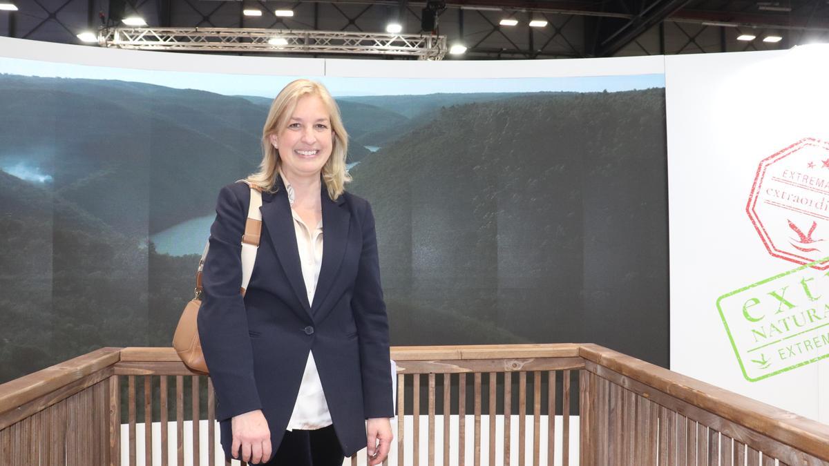 Carmen Pagador, aldaldesa de Fuente de Cantos, en Fitur.