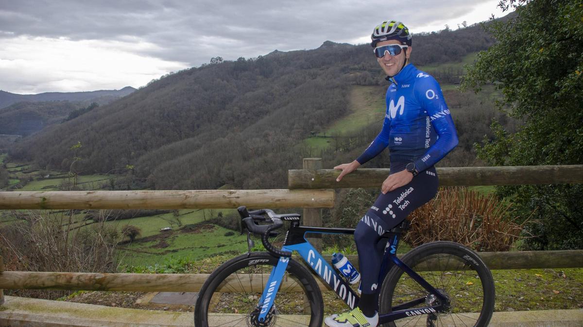Sufridor oviedista, estudiante de fisioterapia y “muy de pueblo”: así es Pelayo Sánchez, el héroe asturiano en el Giro de Italia