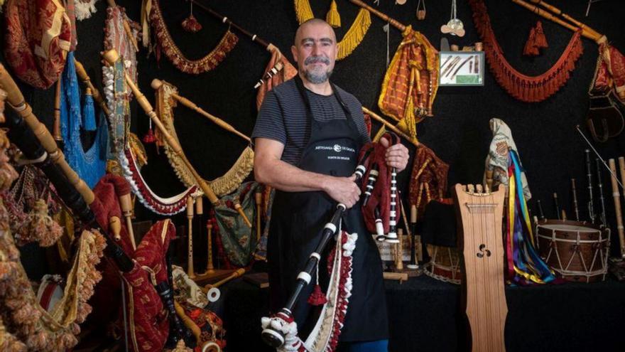 El club Breogán en O Grove pone en valor la música y los instrumentos tradicionales de Galicia