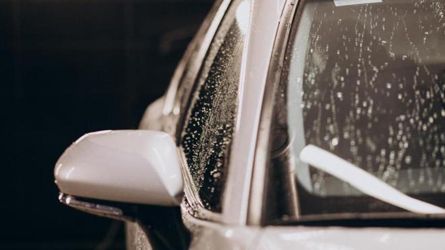 ¿Pasas calor en el coche? Sigue estos consejos para evitarlo este verano