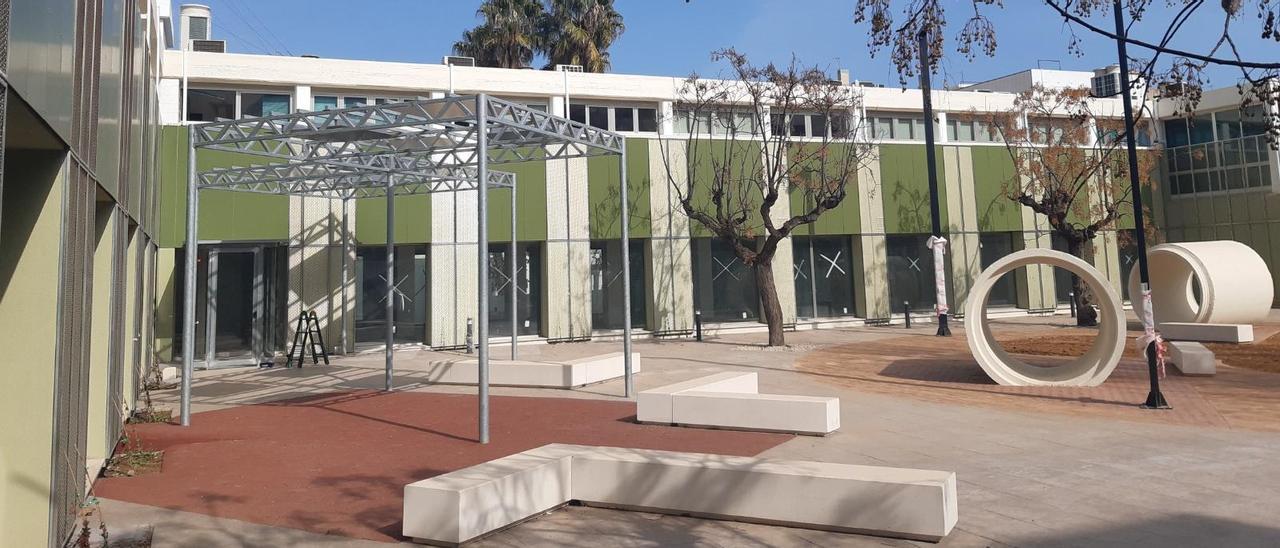 La nueva biblioteca de Benicarló dispondrá de una zona exterior con tres espacios para disfrutar de la lectura al aire libre.