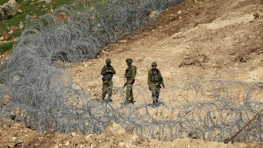 Militares israelíes en la frontera con Líbano.