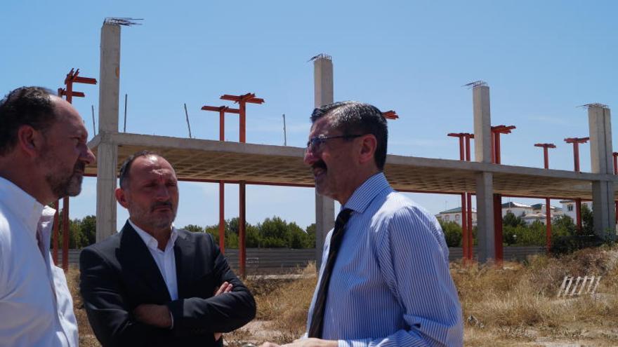 Imagen de archivo de una visita a las obras del Centro de Emergencias de Orihuela Costa