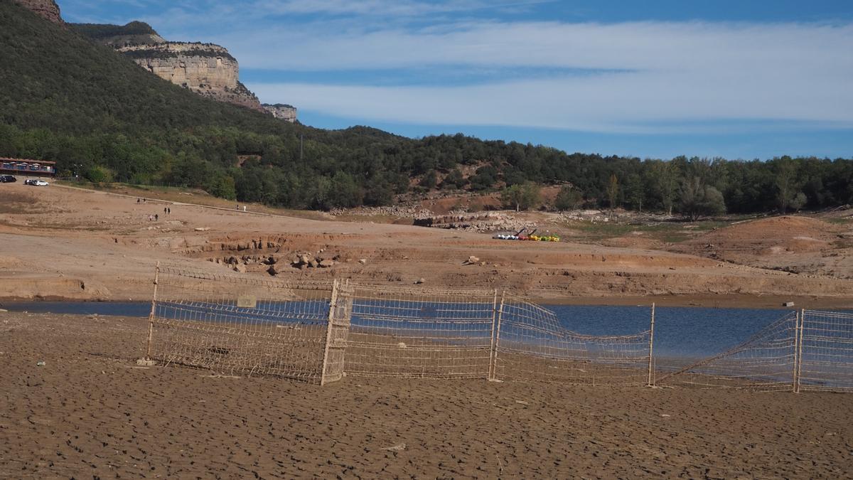 Turismo de sequía en el pantano de Sau