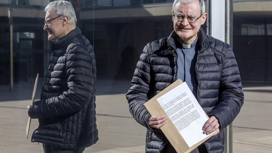 El cura Francisco José Vegara acusa al Papa Francisco de herejía en un escrito presentado a la Diócesis