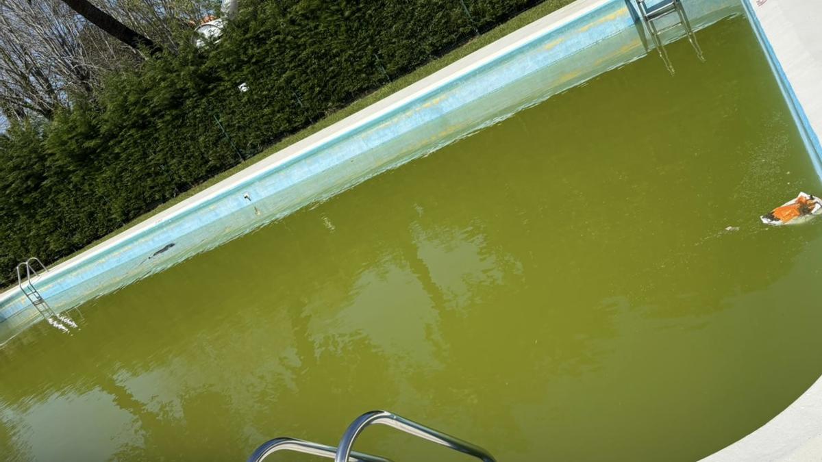 Estado actual de la piscina municipal de Ribadedeva, en Colombres