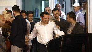 Tsipras abandona el domingo la sede de su partido Syriza en Atenas.