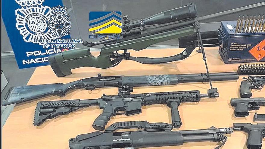 Armas intervenidas en la operación.