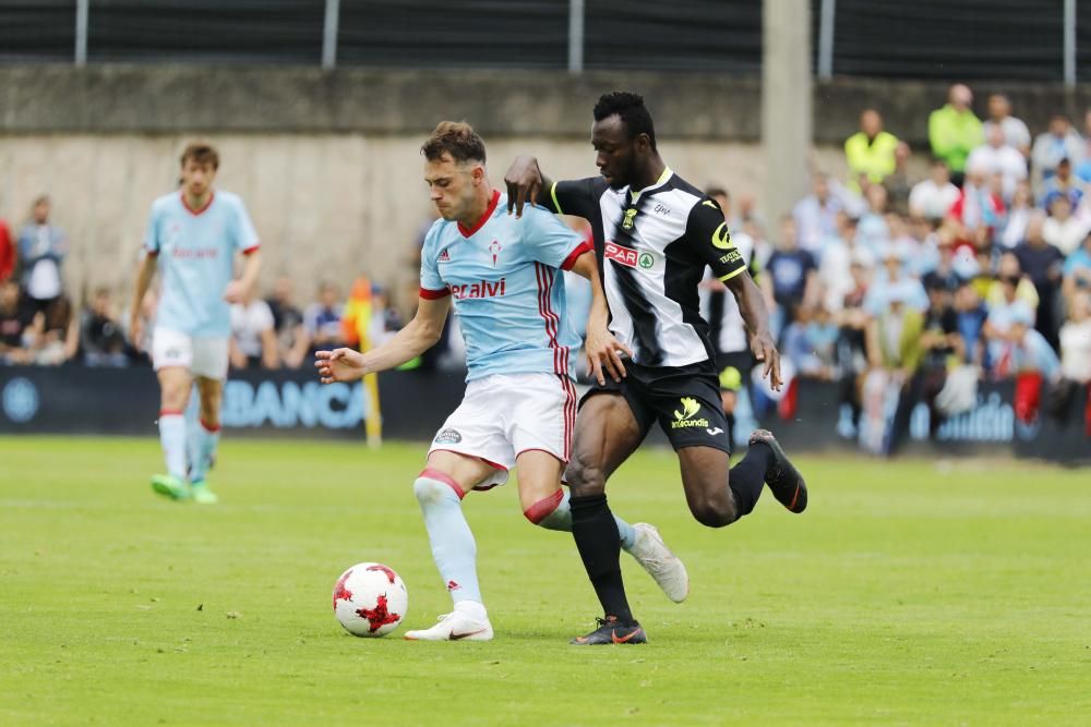 Las mejores imágenes de la semifinal del playoff de ascenso entre el Celta B y el Cartagena en un campo de Barreiro abarrotado.