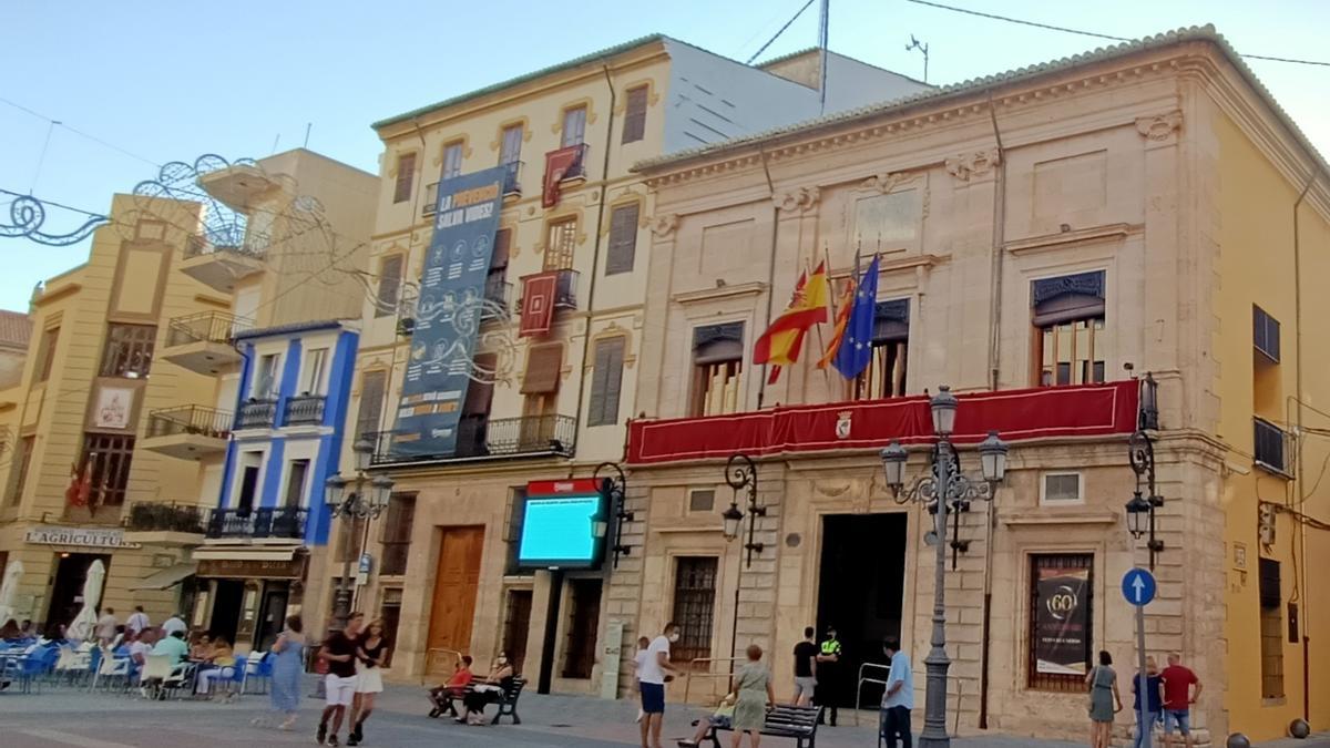 Exterior del Ayuntamiento de Sueca.