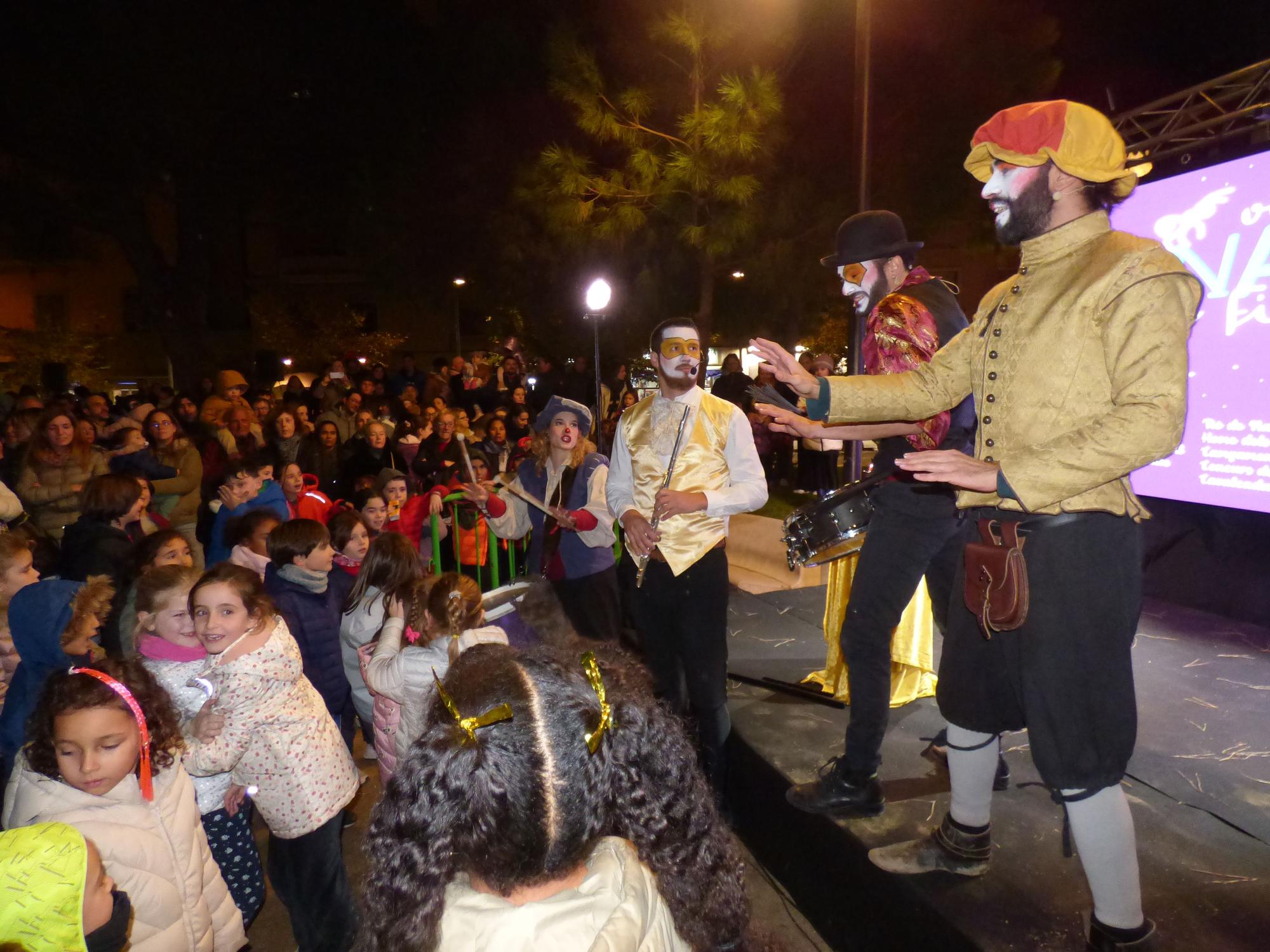 La màgia de Nadal s'encén a Figueres amb les llums dalinianes