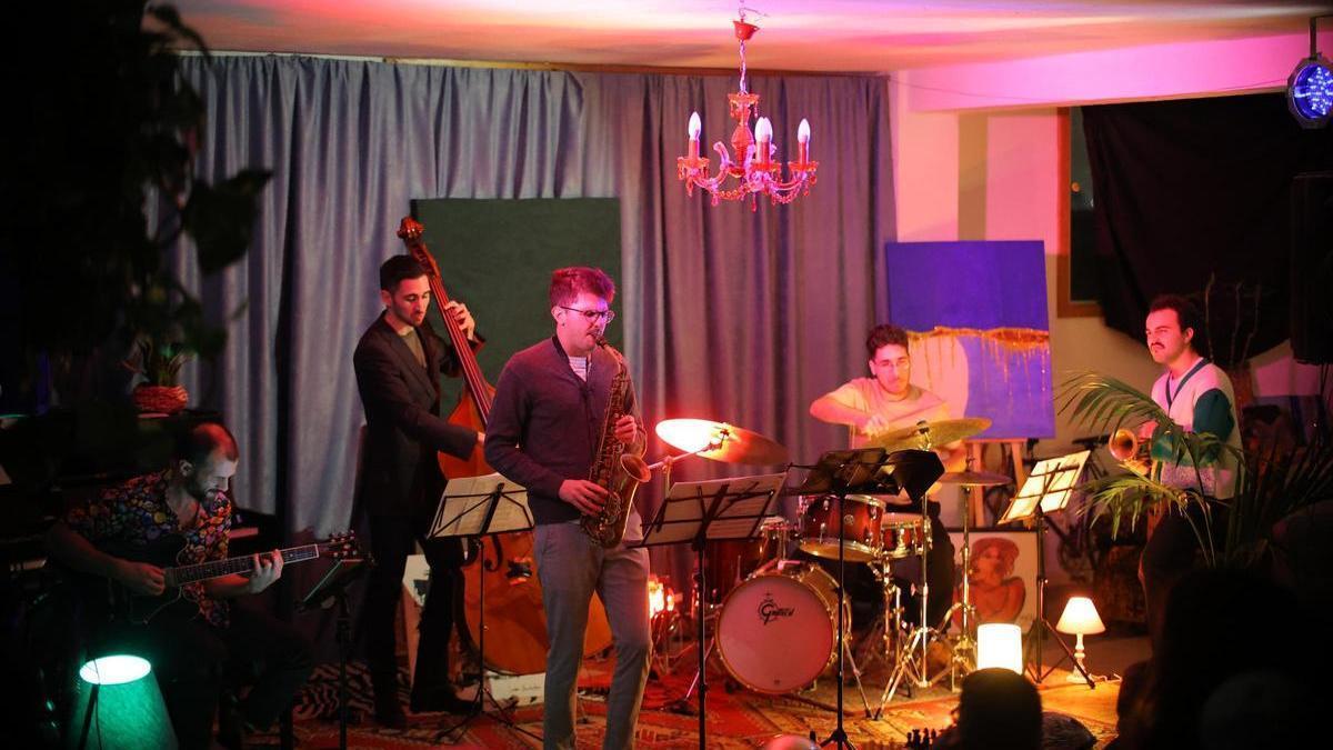 Un concierto en el espacio de Sala Faro.