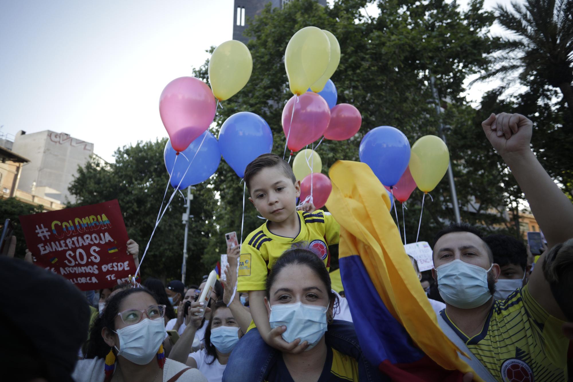 Más de 500 personas se manifiestan en Palma por la libertad de Colombia