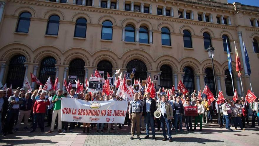 Protesta de vigilantes ante la sede de Presidencia.