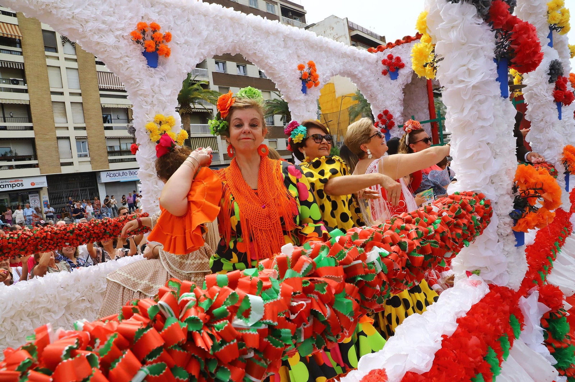 La Batalla de las Flores abre el Mayo festivo en Córdoba con 90.000 claveles