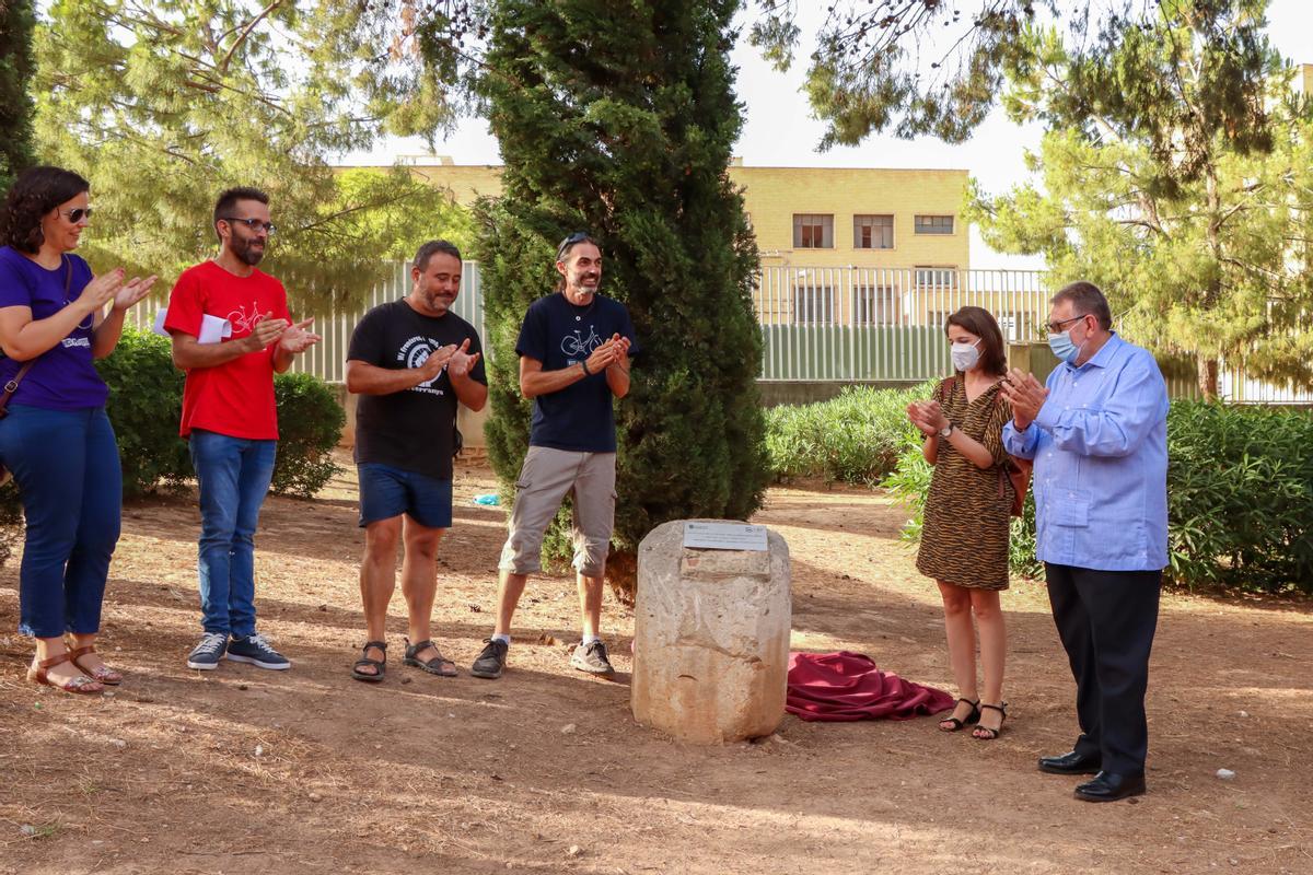 Descubrimiento de una placa en l'Hort de Trènor.