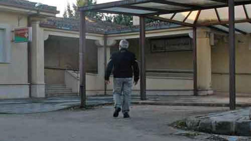 Un zamorano acude al centro de salud Zamora-Norte.