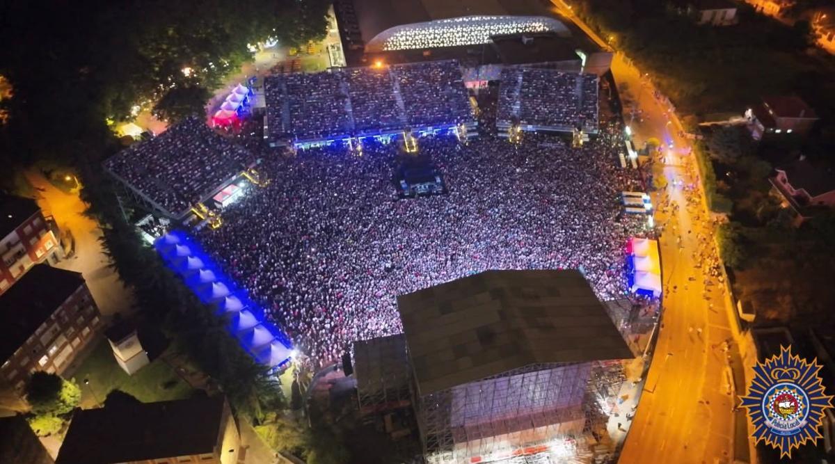 Lleno total en el concierto de "El Último de la fila" del sábado 20.
