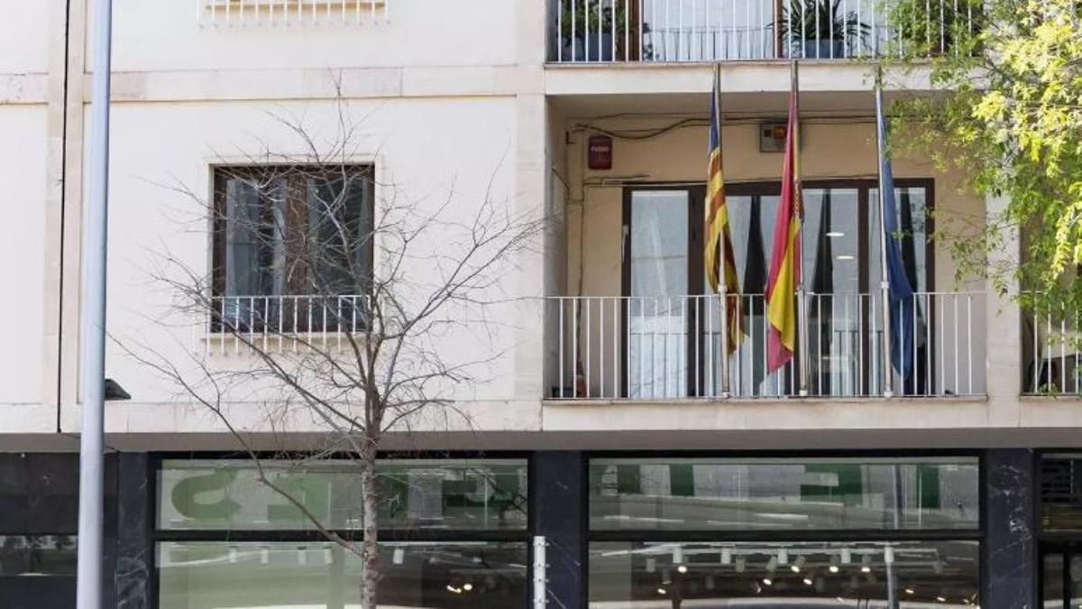 Der Mann arbeitet für das geografische und kartografische Institut in Palma.