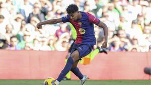 Lamine Yamal en una acción de un partido del Barça en el Estadi Olímpic