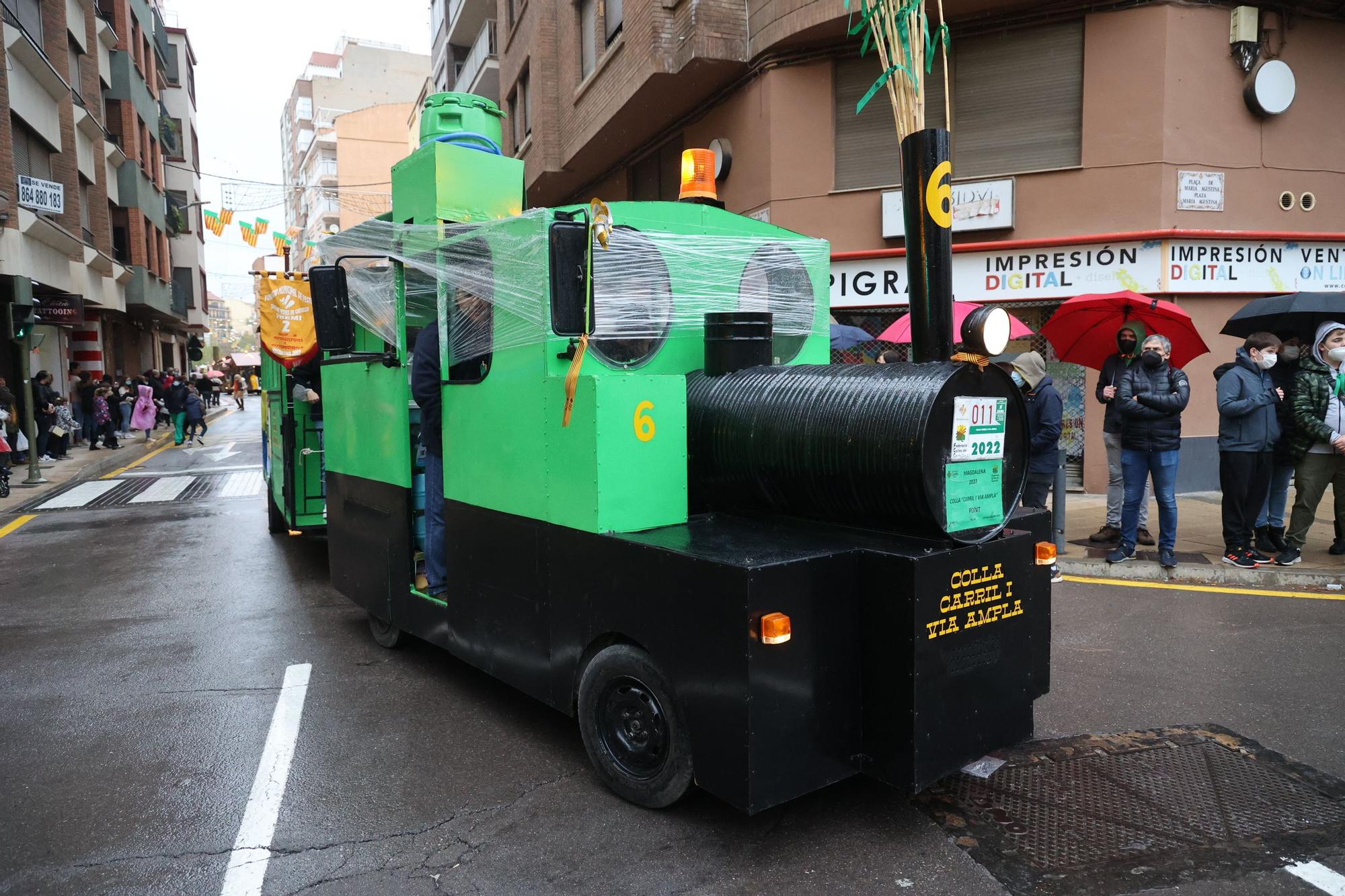 Las mejores imágenes del desfile de carros engalanados y collas de la Magdalena