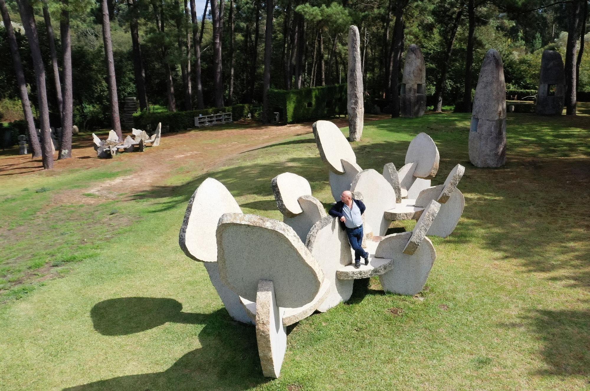 Manolo Paz, el escultor que penetra en la piedra