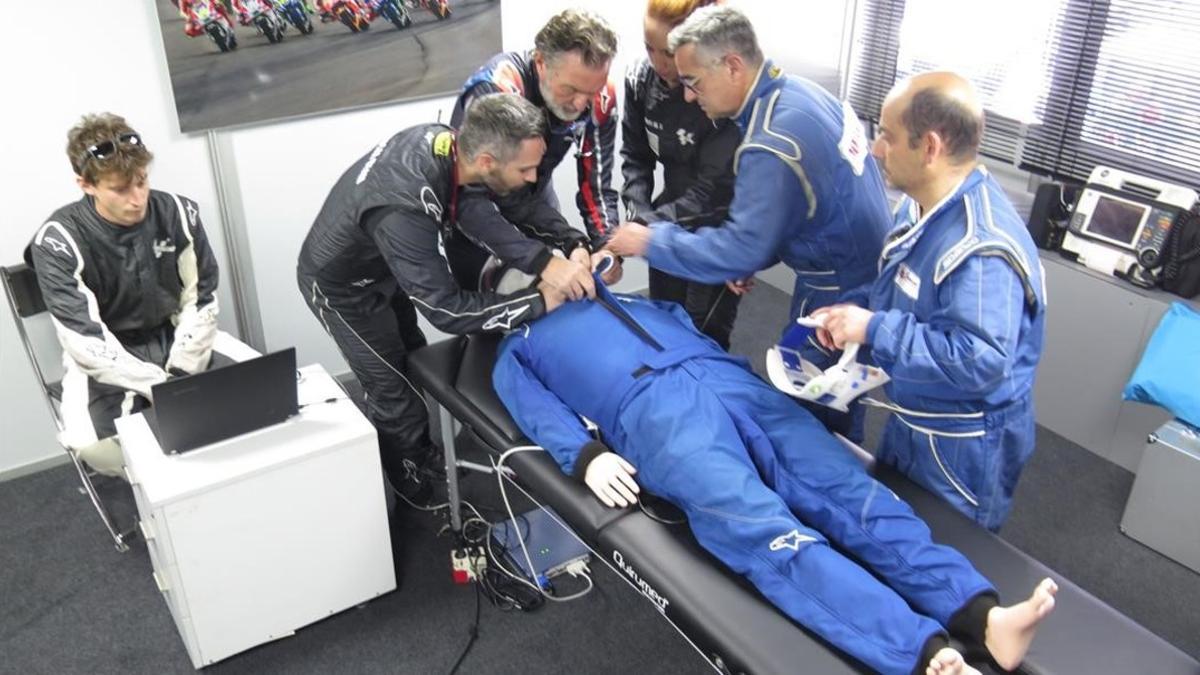 El equipo del doctor Ángel Charte practicó ayer, en Jerez, con el maniquí que finge lesiones graves.