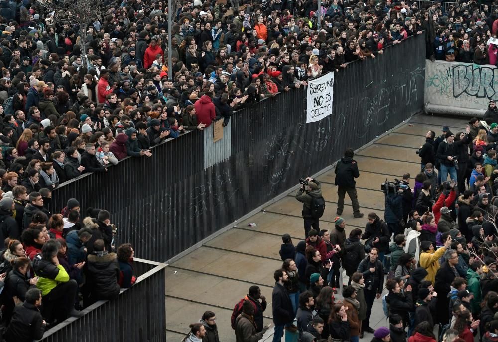 Manifestación en el barrio madrileño de Lavapiés por la muerte de un ''mantero''