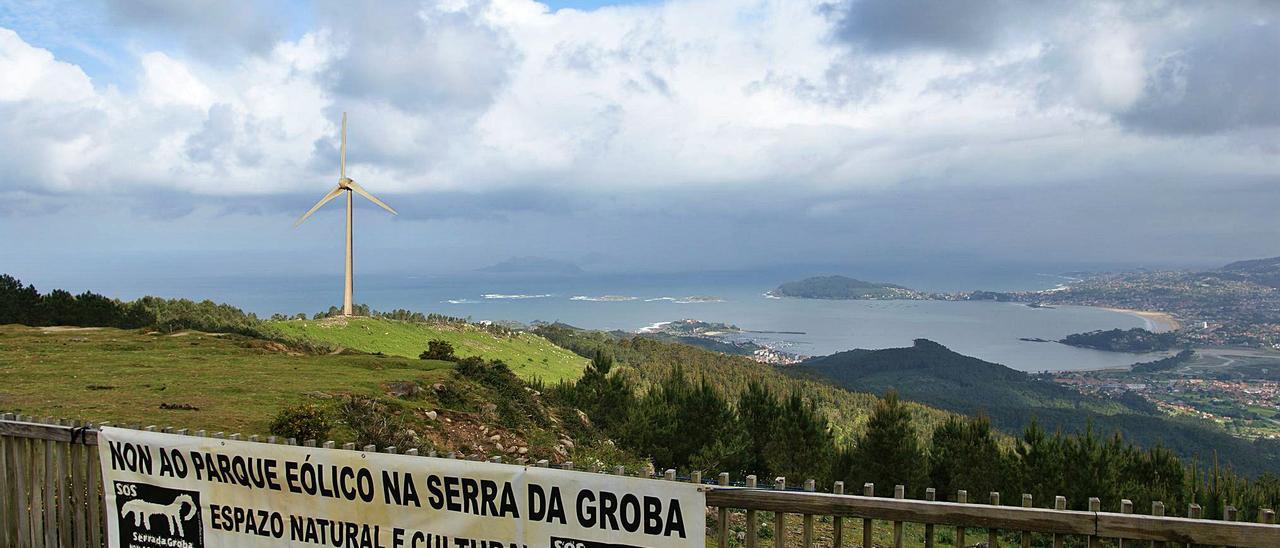 Recreación del aerogenerador previsto junto  al mirador de O Cortelliño, según  sus coordenadas y dimensiones.