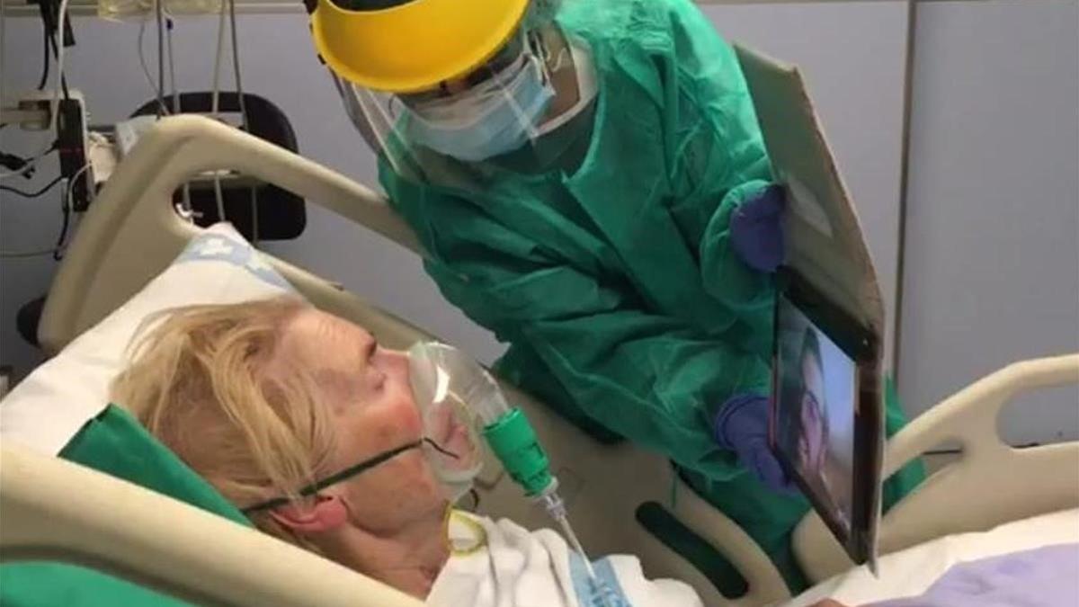 Pacientes de Girona hacen videollamadas gracias a la donación de tabletas /