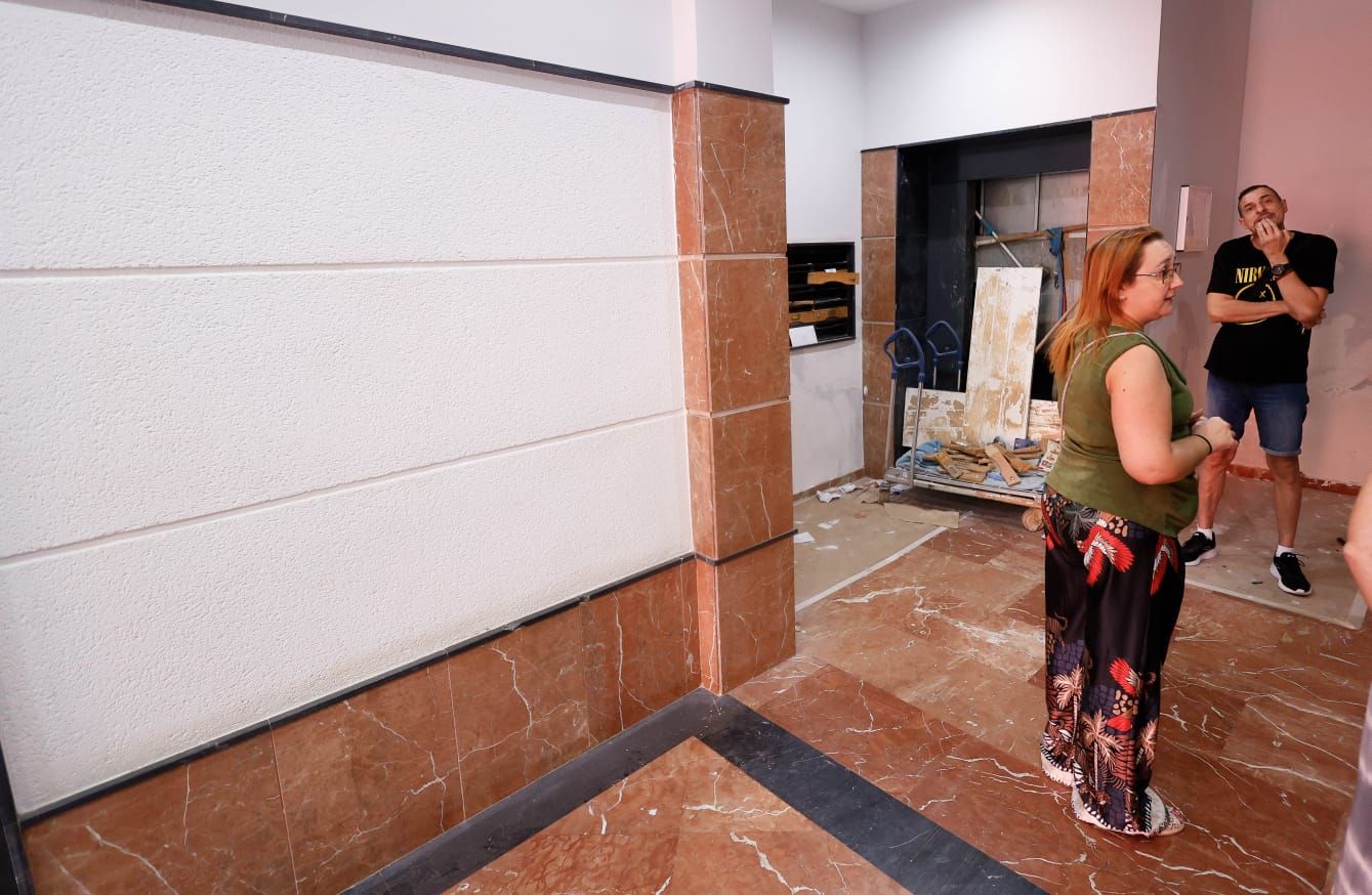 Vecinos de Albal denuncian que el edificio sigue igual 10 meses después