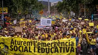 Manifestación de docentes, familias y entidades educativas para reclamar un nuevo modelo de escuela en Catalunya