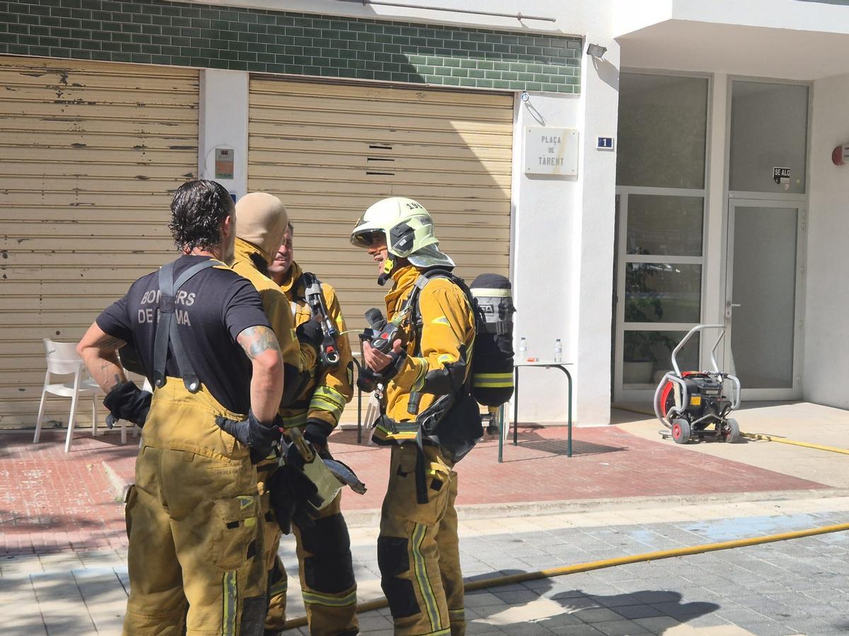 Desalojan un edificio de La Vileta por un incendio en una primera planta