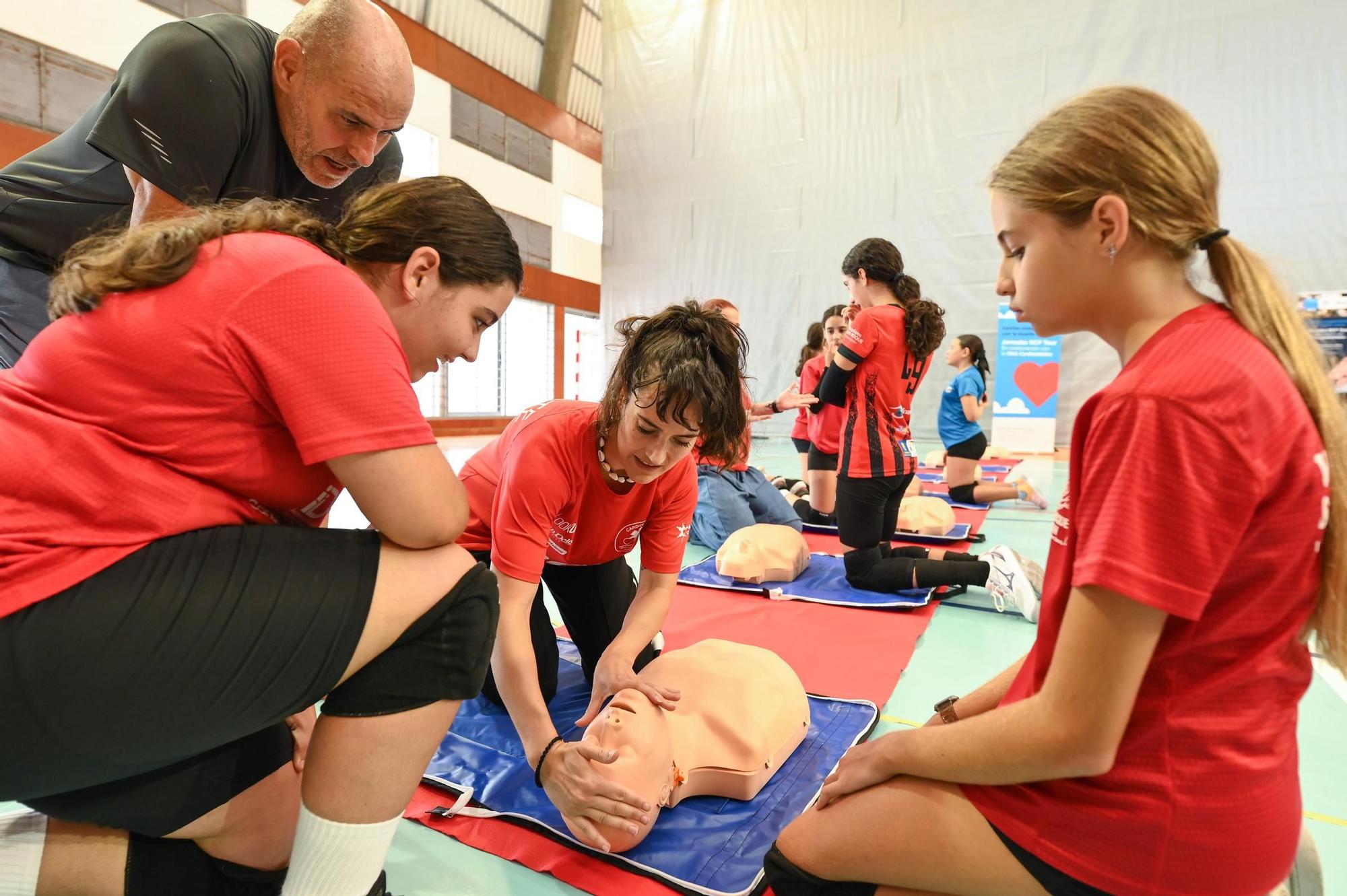 La cantera del CV San Roque aprende a salvar vidas