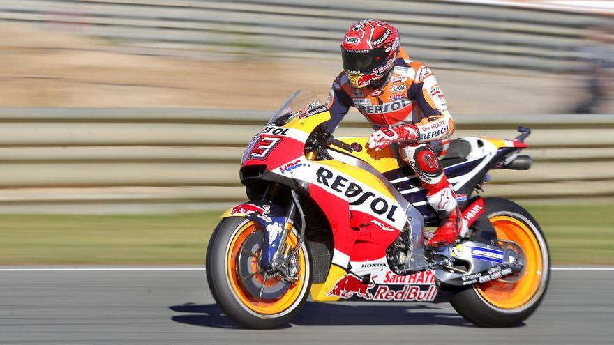 Marc Márquez logra la pole en Cheste pese a otra caída