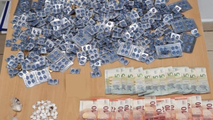 Cae un hombre en Arrecife con 74,3 gramos de supuesta cocaína y 1.243 pastillas de sildenafilo