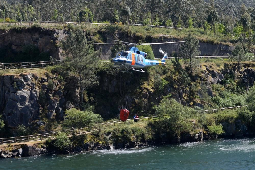 Lucha contra el fuego en Arousa