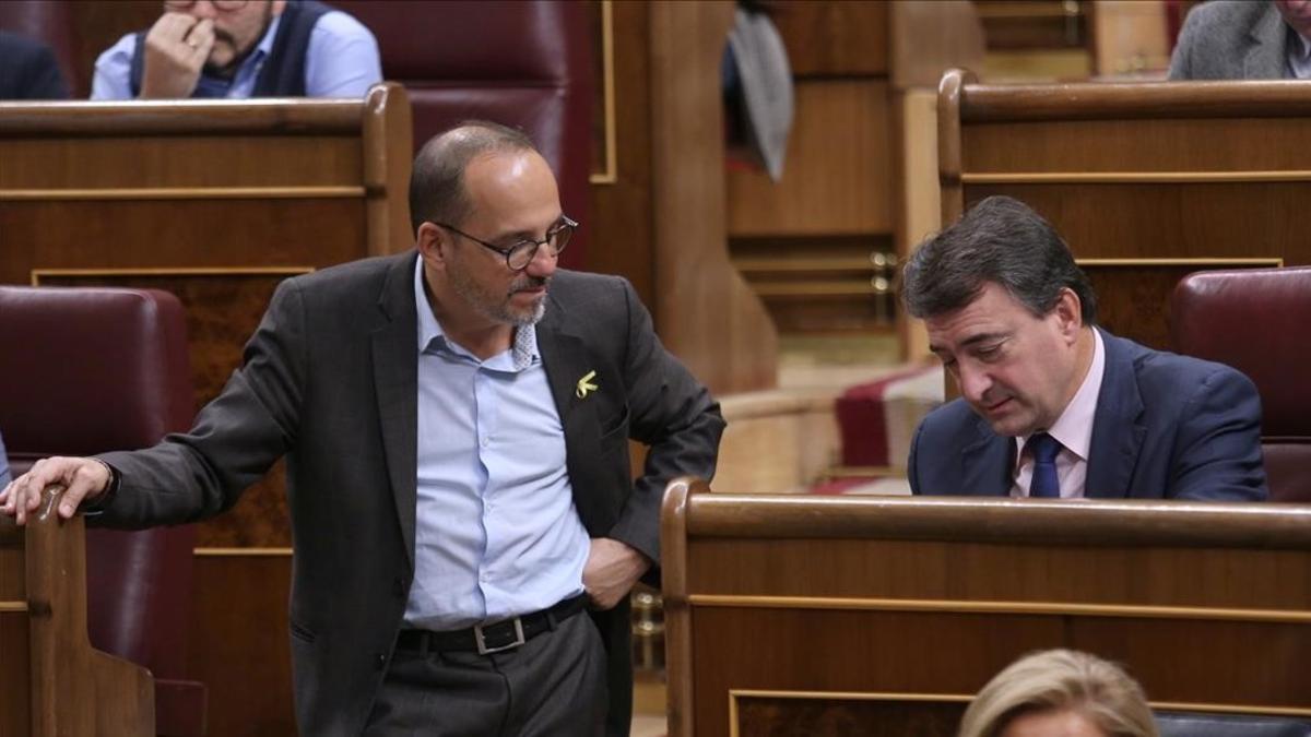 Los portavoces del PDECat y el PNV, Carles Campuzano y Aitor Esteban, el pasado noviembre en el Congreso.