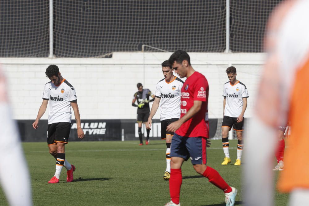 El Valencia Mestalla acaricia la remontada