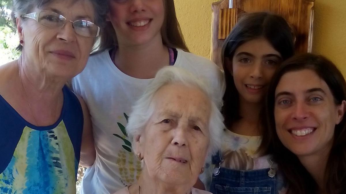 Carmen cumple 94 años junto a sus seres queridos