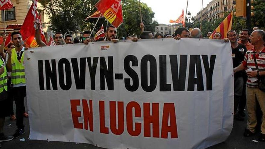 Treballadors de Solvay, a la concentració d&#039;ahir davant de Foment