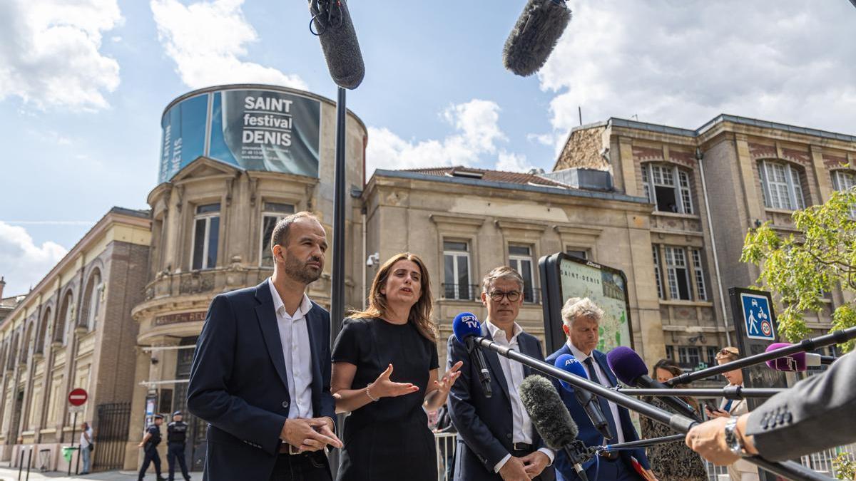 Los jefes de los partidos políticos de la coalición de oposición de izquierda ’Nupes’, Manual Bompard (LFI), Marine Tondelier (EELV), Olivier Faure (PS) y Fabien Roussel (PC) antes de reunirse con Macron en Saint Denis.