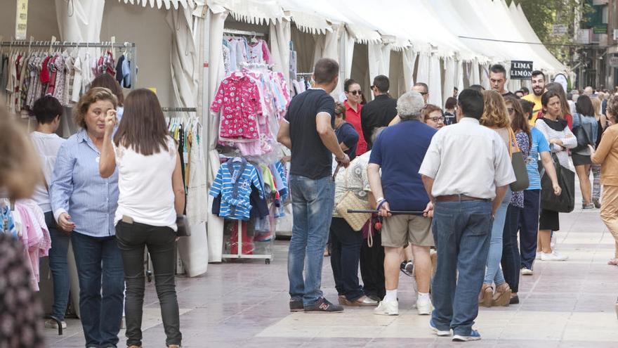 52 comercios salen a la calle en la Fira Outlet de Xàtiva