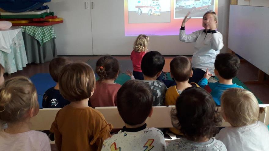 Las escuelas infantiles municipales de Elche eliminan las plazas de cero años y aumentan las de dos años